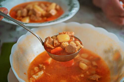What is the difference between a soup stew and chowder?